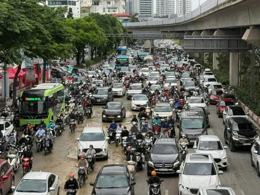 Vùng Phát Thải Thấp Bắt Đầu Thành Hình: Hà Nội Tăng Tốc ‘Khai Tử’ Xe Xăng, Hạ Tầng Sạc Điện Thành Cuộc Đua Mới