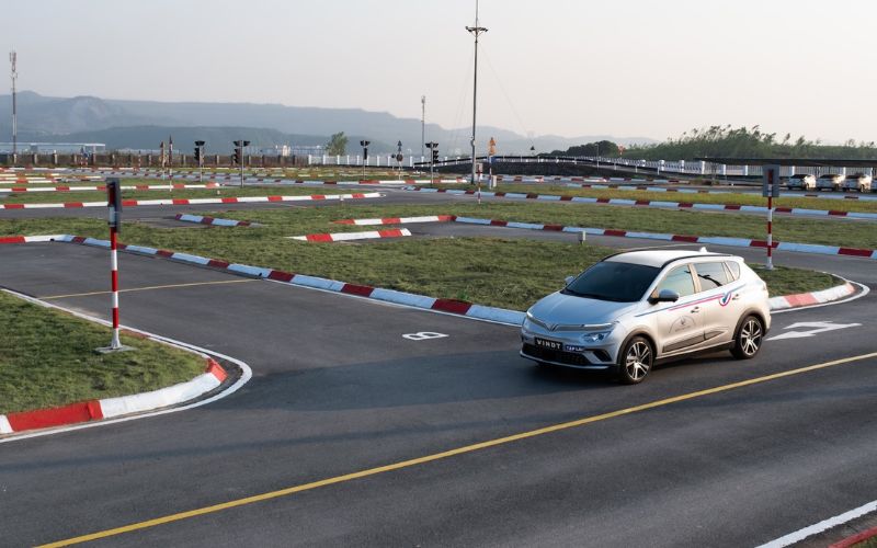 Học lái xe ô tô cần lưu ý gì? Hướng dẫn cho người mới bắt đầu