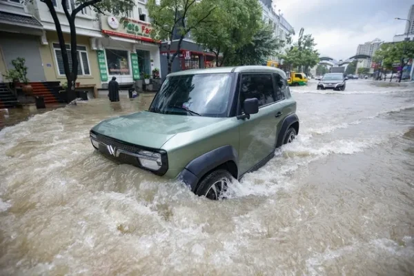 chăm sóc xe điện ngày mưa