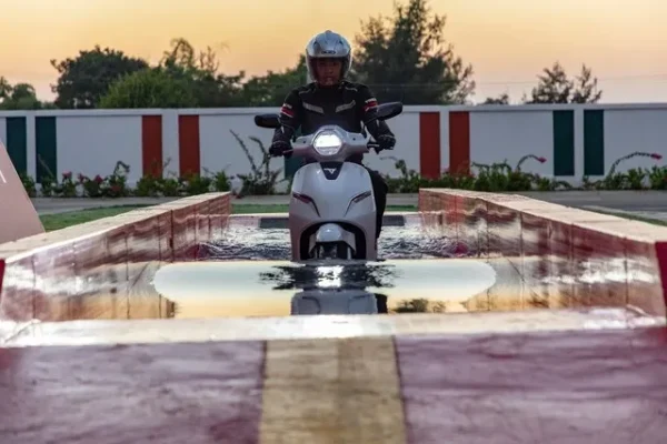 chăm sóc xe điện ngày mưa
