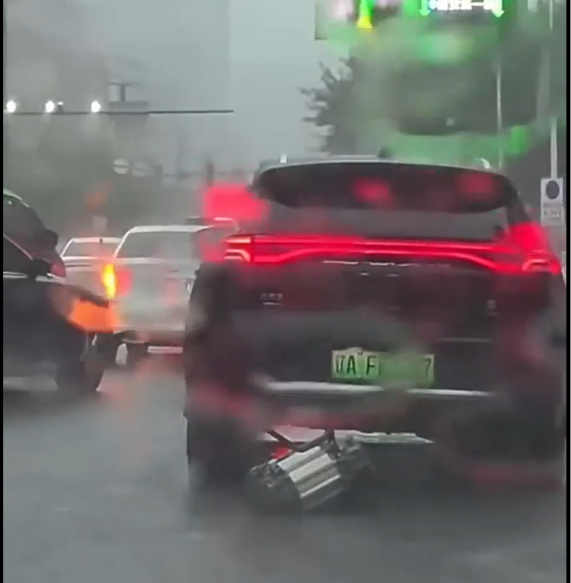 ô tô điện rơi mô tơ