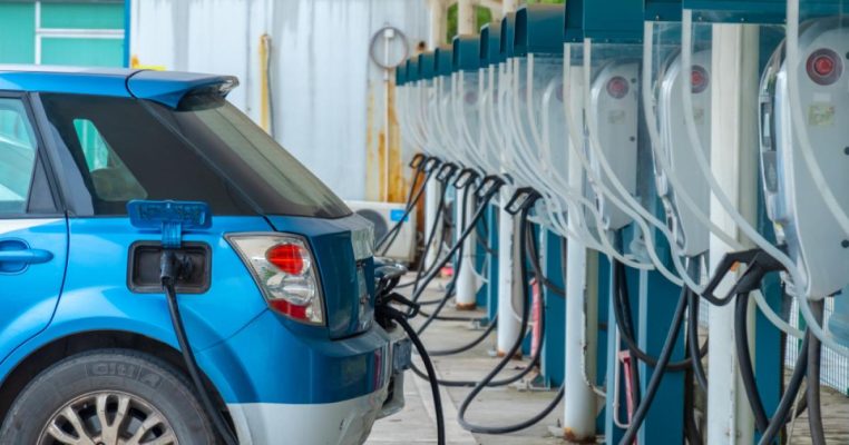 Cắt trộm dây cáp sạc xe điện
