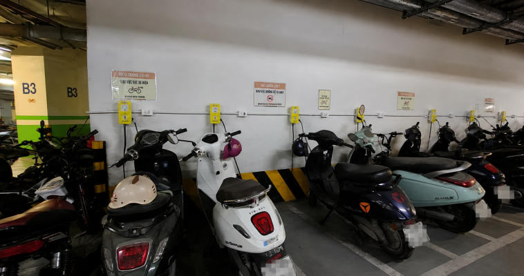 Thu hút từ trạm sạc xe điện tại bãi đỗ xe