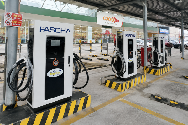 Mô hình siêu thị tích hợp trạm sạc xe điện