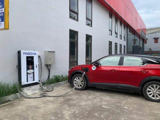 lắp trụ sạc tại nhà ngoài trời